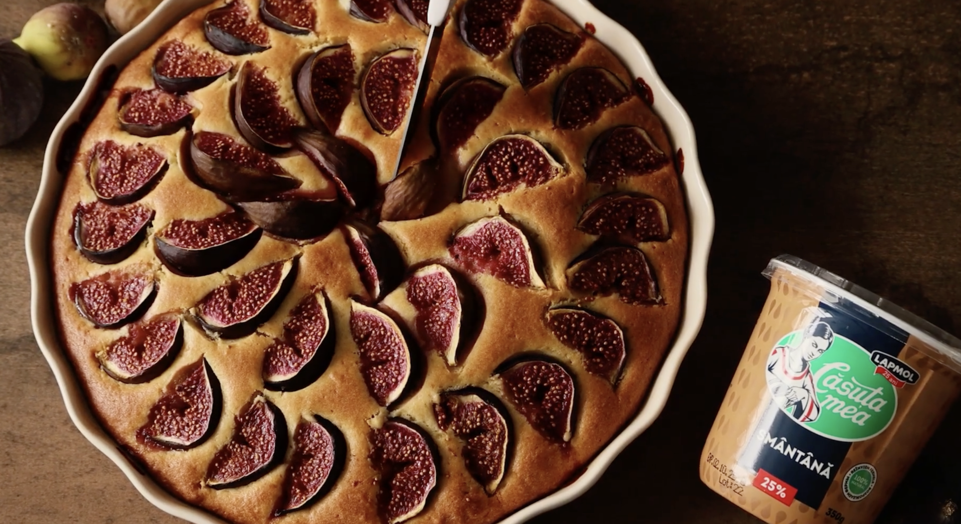 Prăjitură pufoasă cu smochine